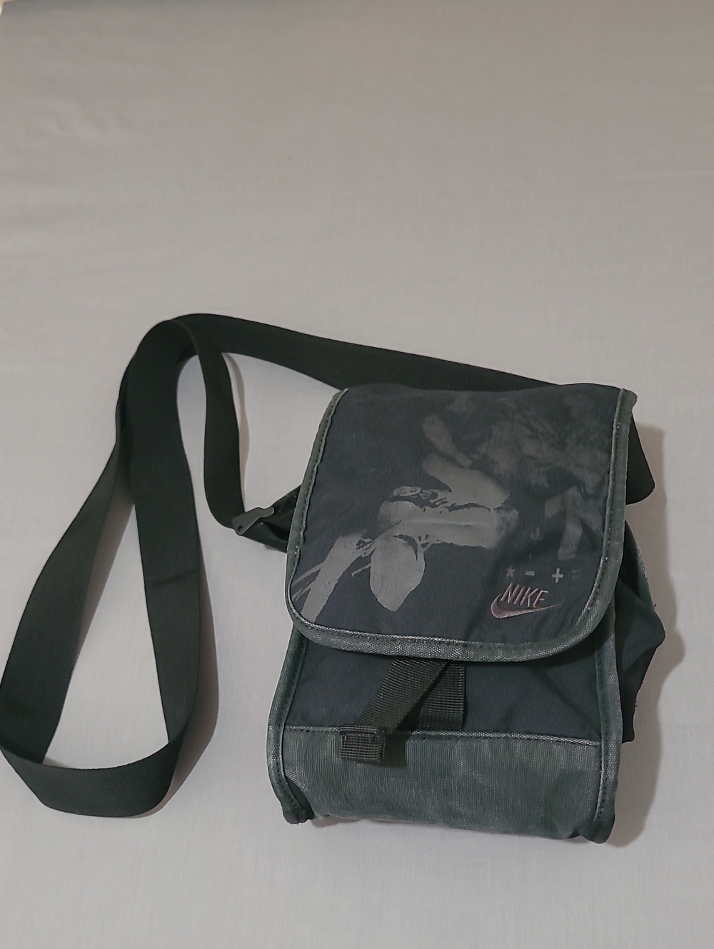 Nike Black Small Messenger Crossbody Bag with Graphic Flap